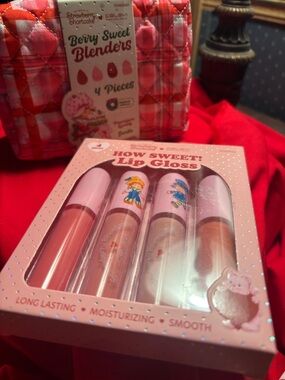 NWOT BUNDLE STRAWBERRY SHORTCAKE LIMITED EDITION